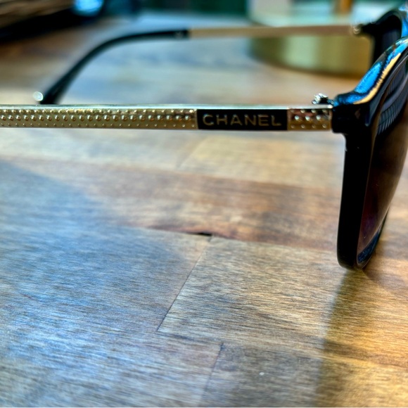 CHANEL sunglasses in original box with case - Picture 5 of 9